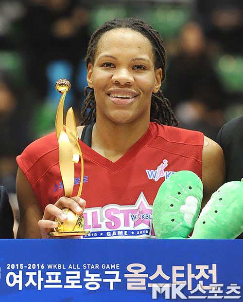 모니크 커리 `빛나는 올스타전 MVP!` [MK포토]