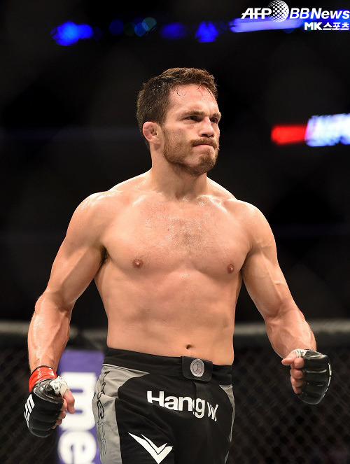 [UFC 201] 엘렌버거, 맷 브라운 1라운드 TKO승