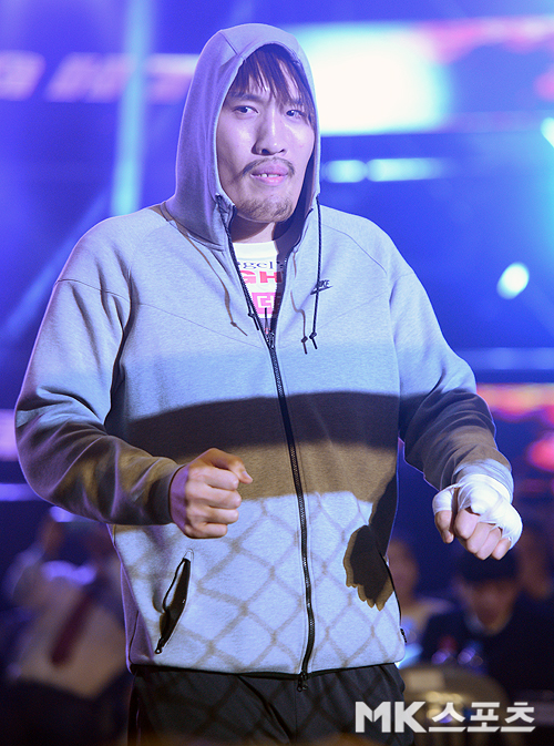입식 파이터로 돌아온 최홍만 [MK포토]