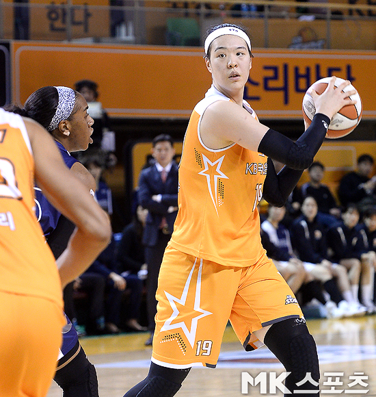 박지수, WNBA 전체 17순위로 미네소타에 지명 박지수, WNBA 전체 17순위로 미네소타에 지명