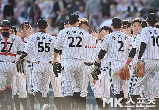 LG `한화에 6-2 승리 거두고 연패 탈출` [MK포토]