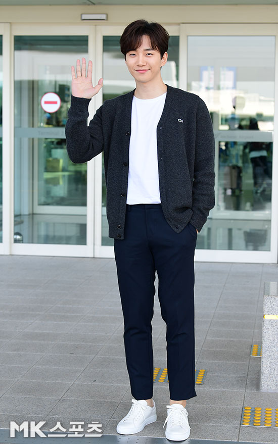 준호 `가디건으로 멋낸 깔끔한 남친룩` [MK포토]