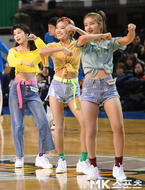 치어리더 `복고패션 예쁘죠` [MK포토]