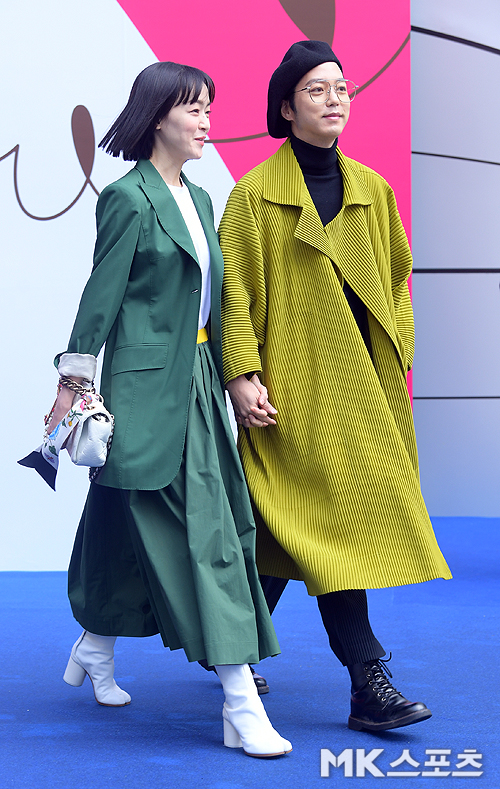 김윤아 김형규 부부 `손 꼭 잡고 패션위크 데이트` [MK포토]