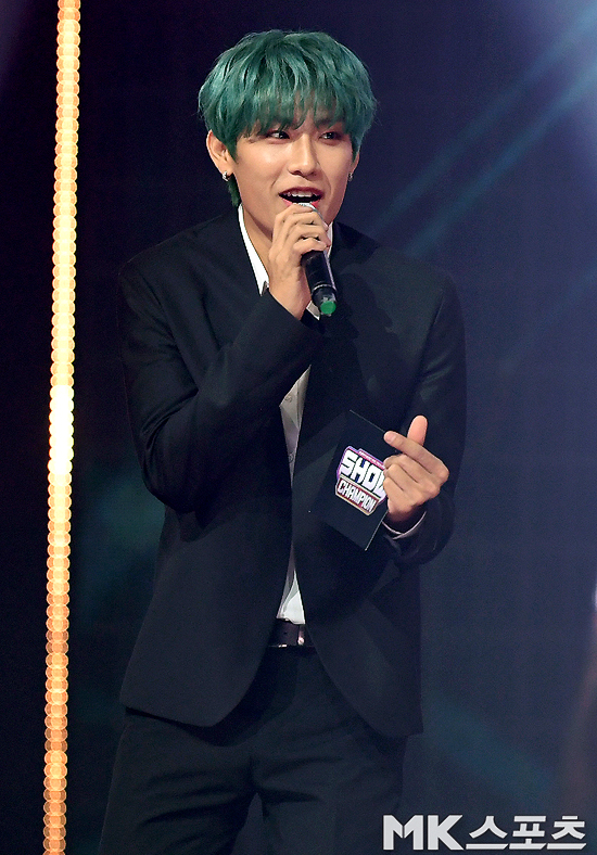 박우진, 1위에 기뻐 하트 댄스 [MK포토]