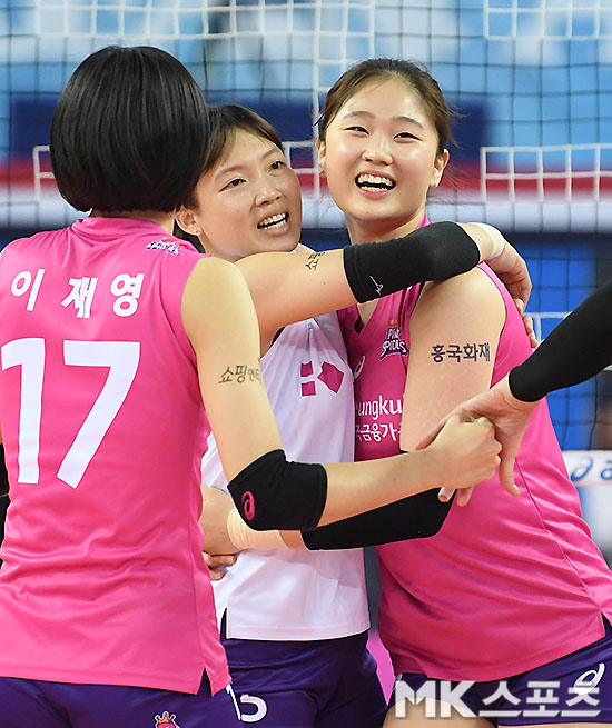 김해란-김채연 `따뜻한 포옹을 나누며` [MK포토]