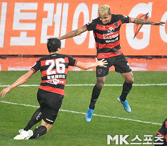 완델손, 선제골 넣고 폴짝 [MK포토]