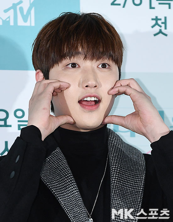 산들 `깜찍한 볼 하트` [MK포토]