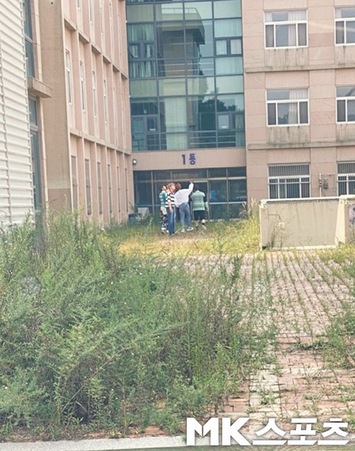 [단독] “데뷔 초읽기”…포켓돌스튜디오 루키, 티저 촬영장 포착 [MK★이슈]