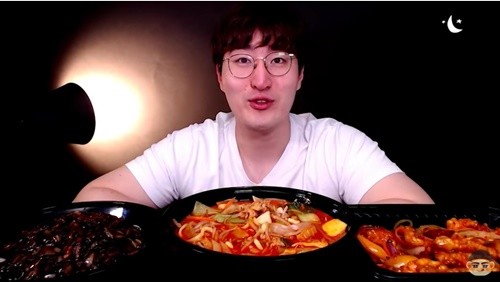 먹방 유튜버 엠브로, 은퇴 선언 “복귀도 생각했지만…반성하며 살겠다”(전문)