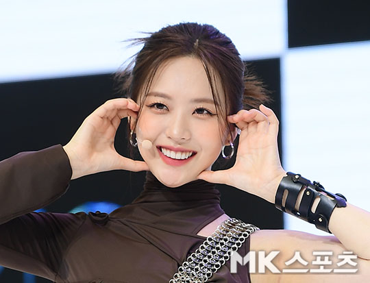 아이엘 귀엽게 볼하트 [MK포토]