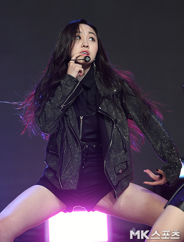 퀸즈아이 제나 포인트 안무는 입술 [MK포토]