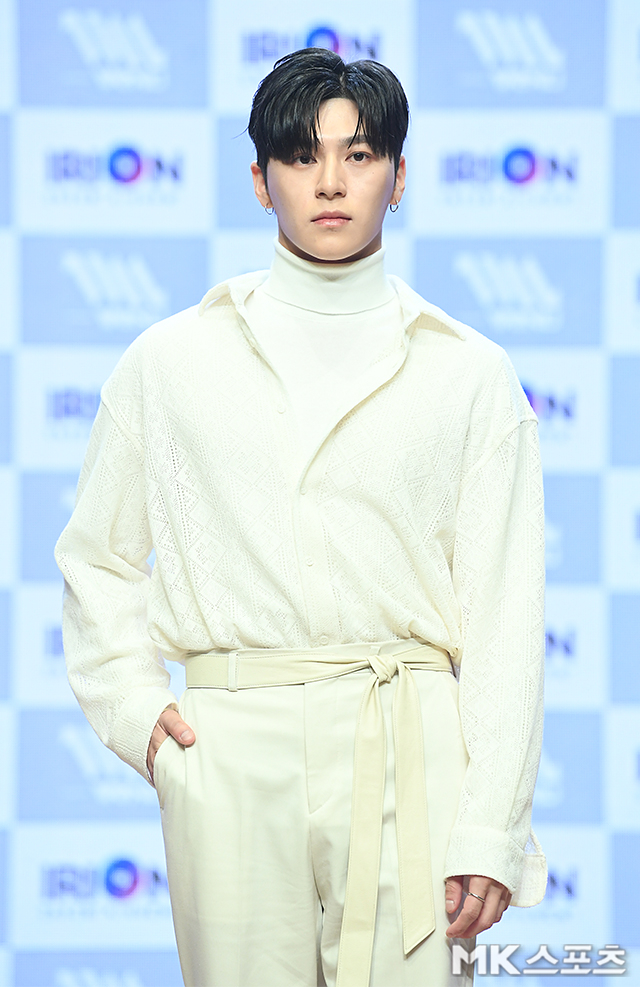 위앤유 지성환 ‘빠져드는 눈빛’ [MK포토]