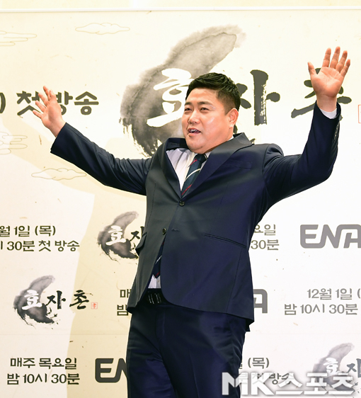 양준혁 ‘효자촌 대박 기원 만세타법’ [MK포토]