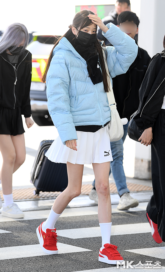 아이브 장원영 ‘스포티한 출국룩’
