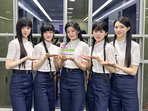 ‘슈퍼 이끌림’ 通했다…아일릿, 데뷔 8일만 음악방송 1위