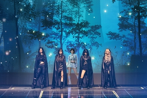 ‘SM 버추얼’ 나이비스, ‘리얼 월드’ 왔다…에스파 콘서트 깜짝 등장