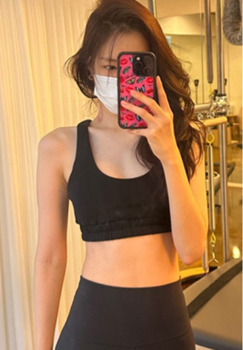손나은, 개미허리+슬렌더 보디라인 뽐낸 딱붙핏 애슬레저룩