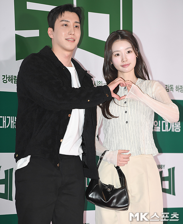 환승연애 창진 유정 ‘사랑의 하트’ [MK포토]