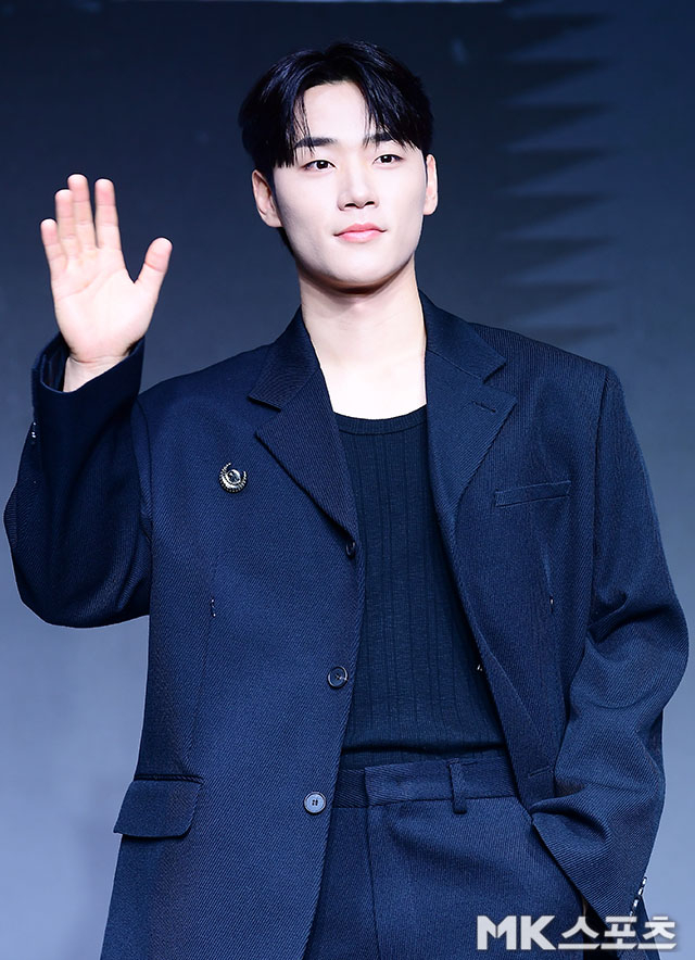 이민재 ‘훈훈한 손인사’ [MK포토]