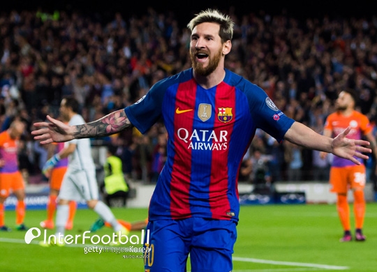 [UCL 종합 리뷰] '메시 해트트릭' 바르사, 맨시티에 4-0 완승...3연승+1위 질주