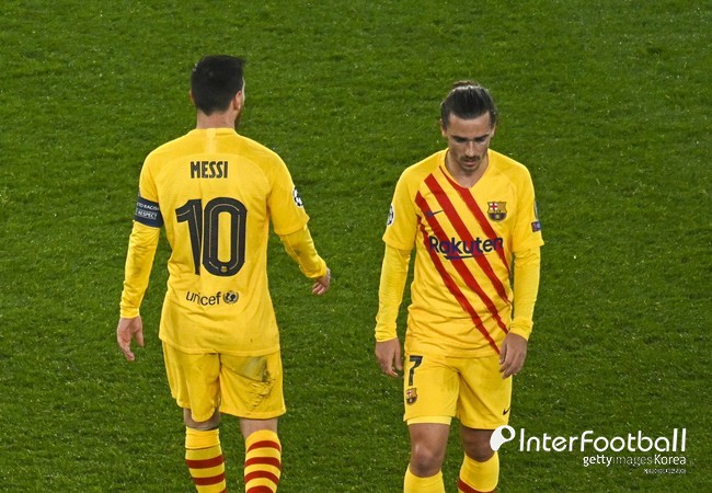 [UCL 리뷰] 메시 동점골→PK실축 바르사, PSG와 1-1 무...8강 좌절