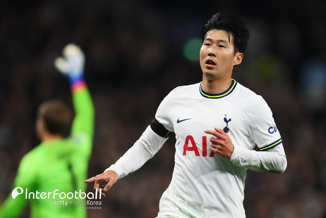 SON, 환상적인 발리 슈팅으로 멀티골 폭발!...토트넘 3-1(전반 진행)