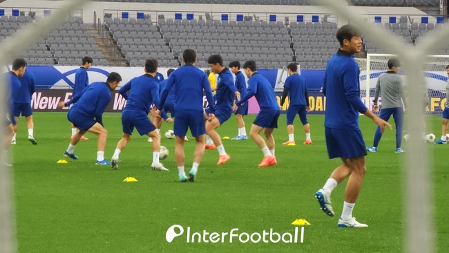 [IN VIEW] 도핑 검사 이슈, 홍명보호 훈련 40분 지연...그럼에도 주장 김민재 아래 밝은 분위기 유지
