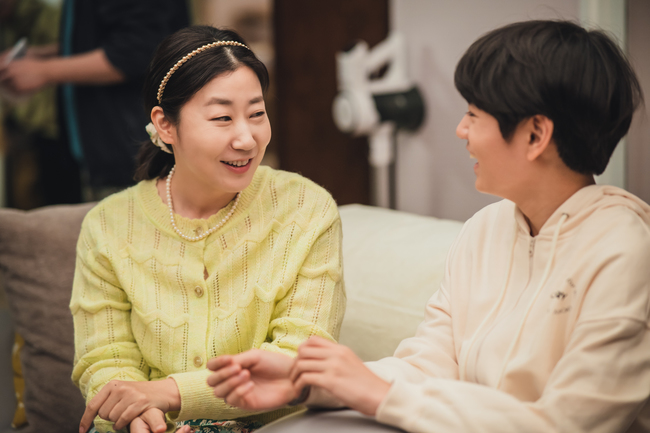 ‘내과 박원장’ 라미란, 이서진 기 살리기 대작전 돌입 ‘내조의 여왕’
