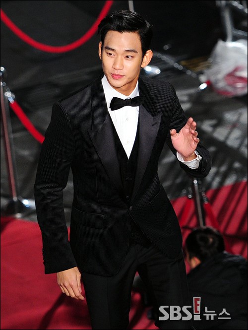 [E!포토]김수현, 오늘은 시상하러 왔어요