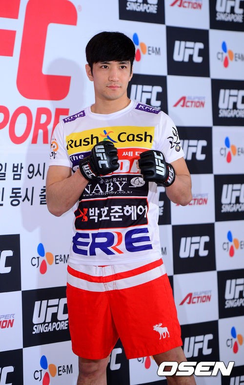 UFC 강경호, 3라운드 끝에 일본의 다나카 미치노리 꺾고 판정승 거둬