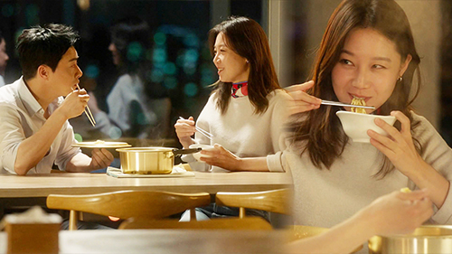 [영상] ‘질투’ 공효진♥조정석, 심야 라면 먹방 데이트 ‘꽁냥꽁냥’