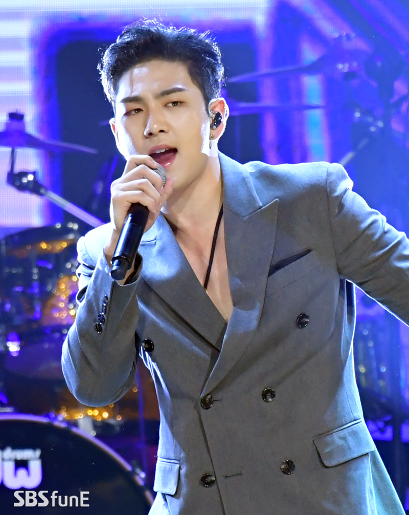 더스테이지 뉴이스트W 백호 라디오 DJ 하고파 반전 감성