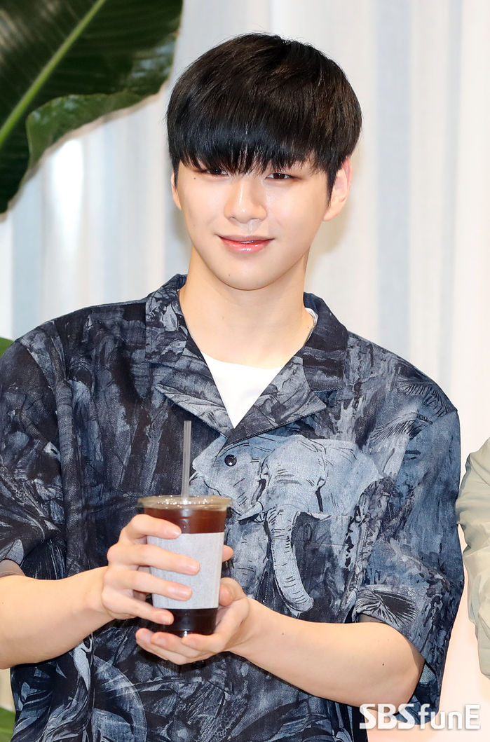 [E포토] 강다니엘, 나랑 커피 마실래?