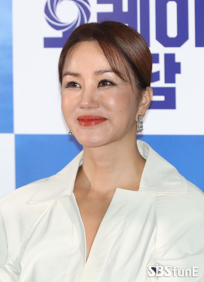 [E포토] 엄정화, '오케이 마담의 미소'