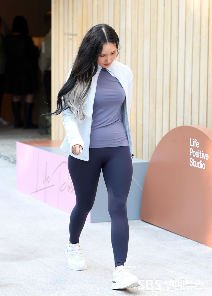 [E포토] 마마무 화사, 은비의 레깅스 패션