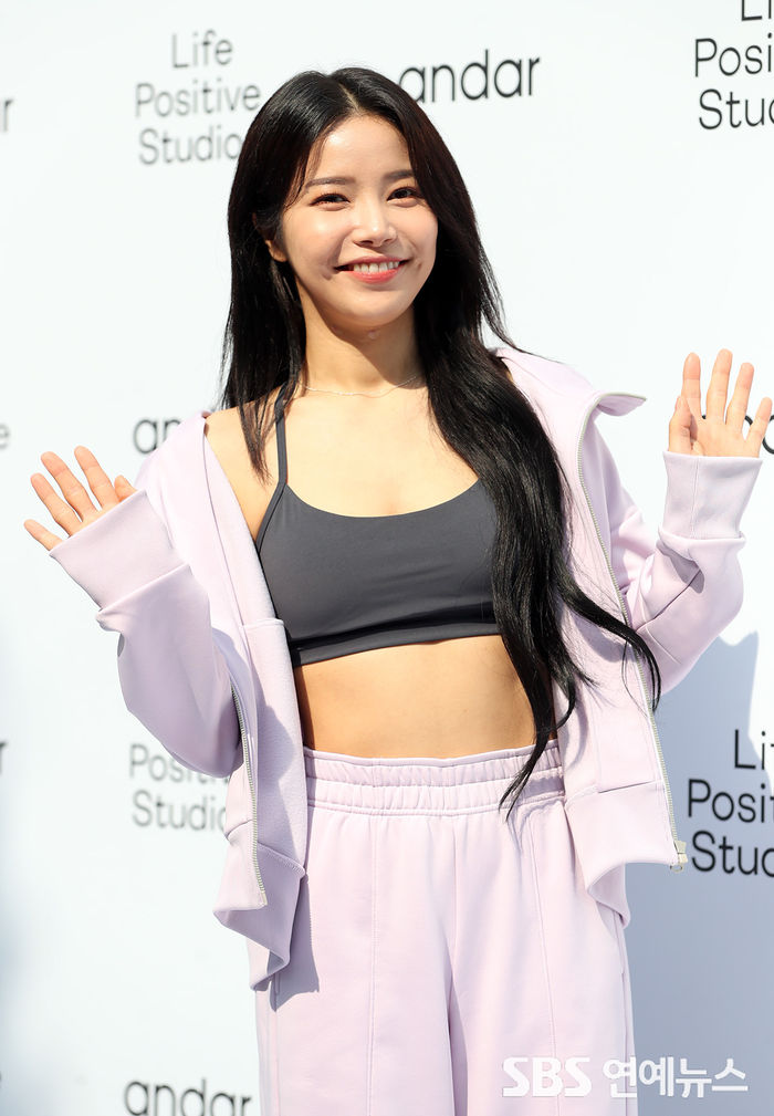 유튜브 월수입만 1억원...마마무 솔라, 45억원 건물주 됐다