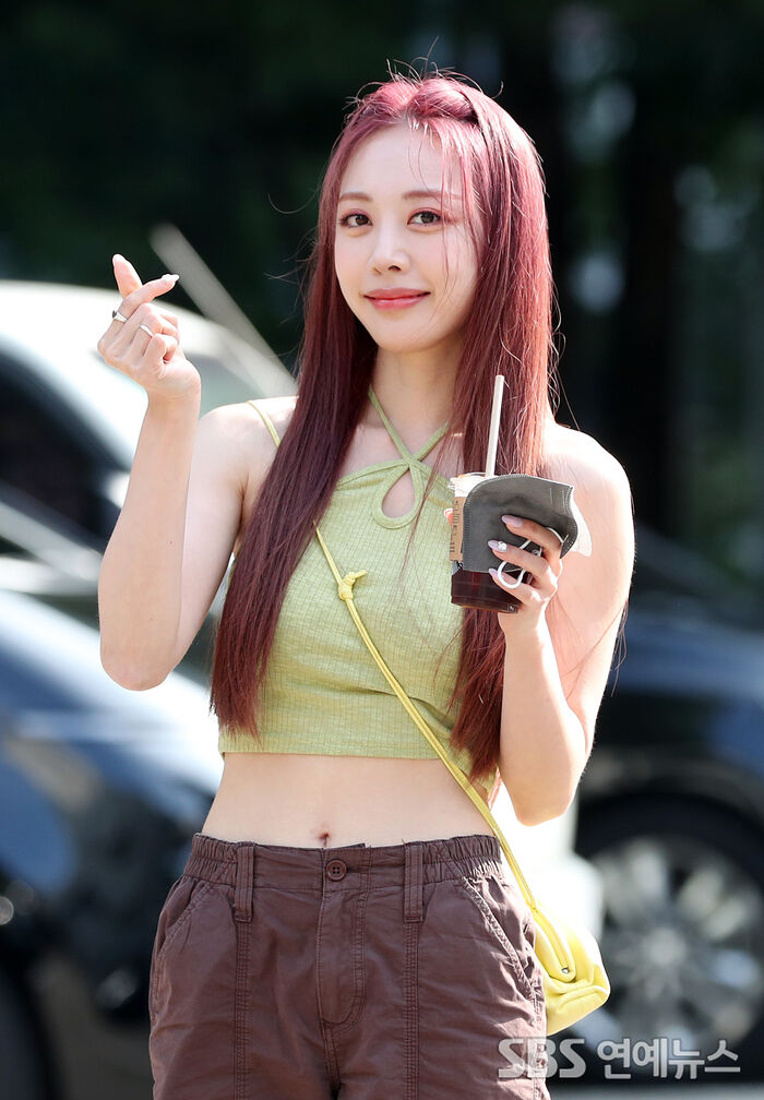 [E포토] 브레이브걸스 은지, MC민지 정준하와 신곡