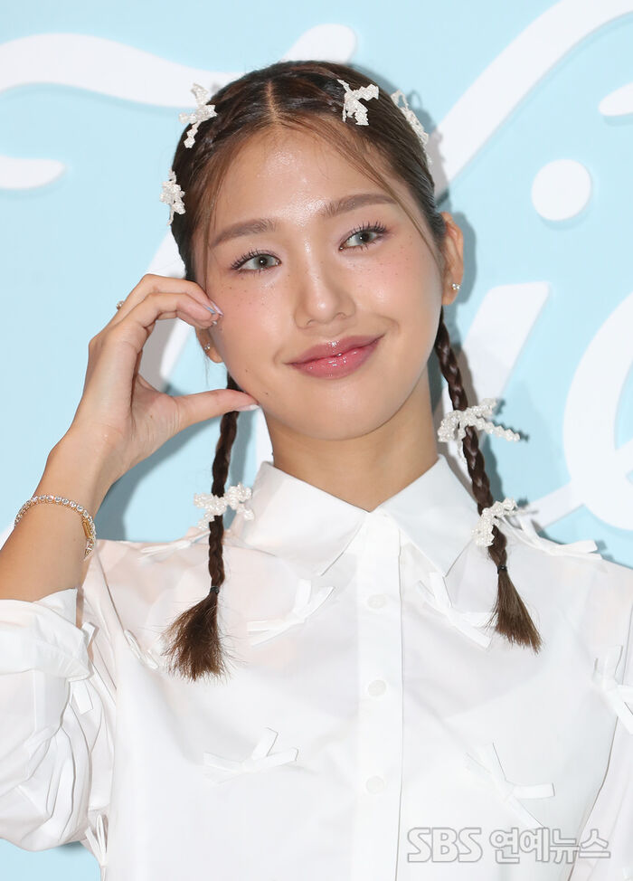 [E포토] 오마이걸 미미, 하트에 빠진 미미 공주