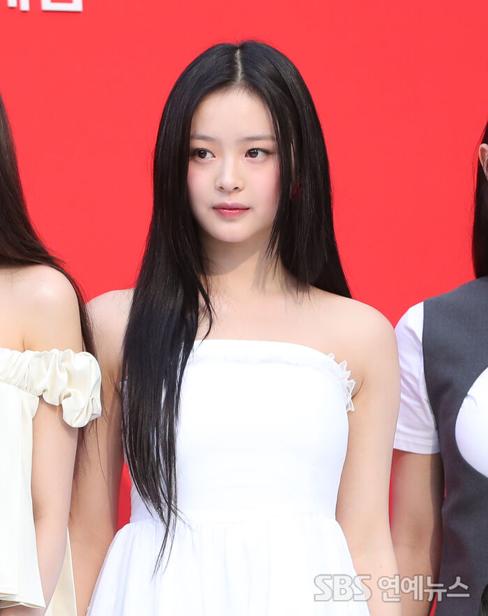 [E포토] 뉴진스 하니, 포토월 물들인 아름다운 분위기