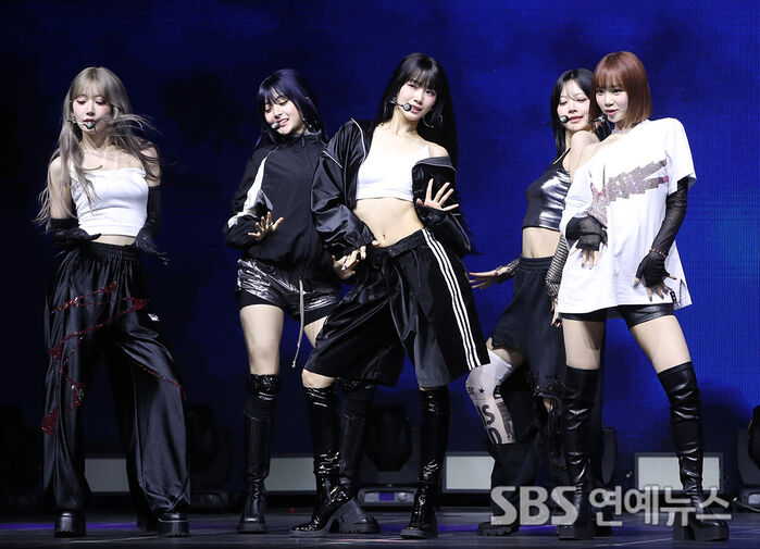 [E포토] 르세라핌, 코첼라 논란 딛고 컴백