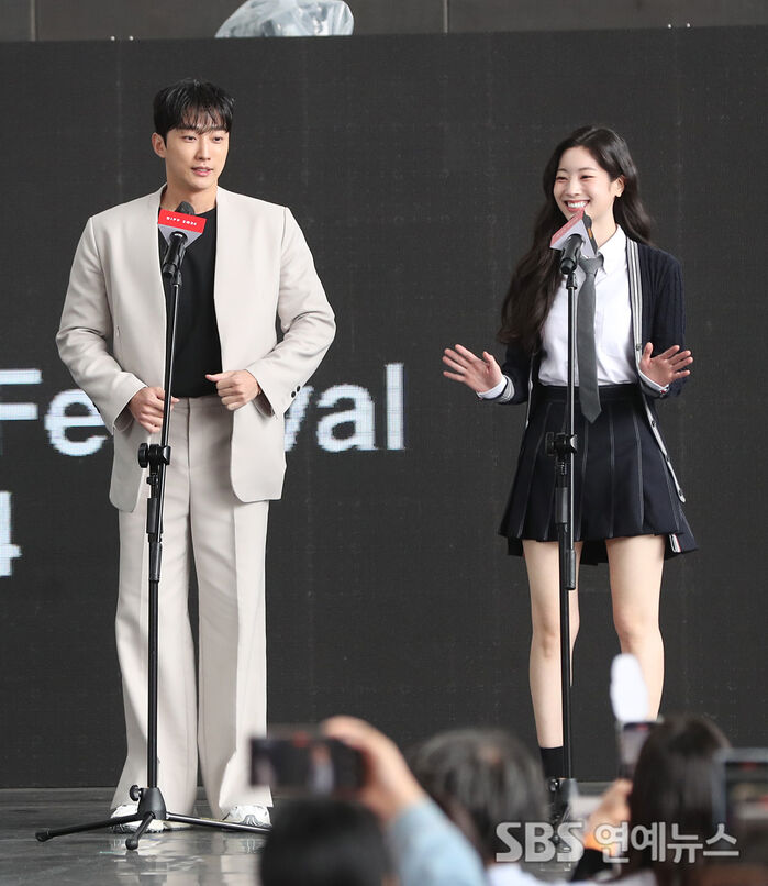 [E포토] 진영-다현, 부산 영화 팬들 반가워요