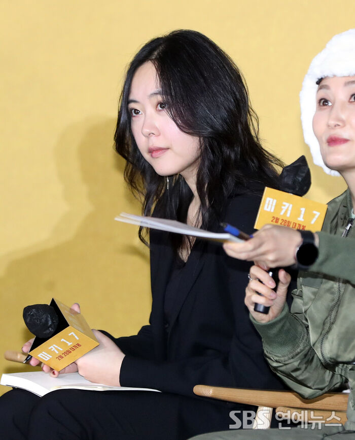 [E포토] 봉준호 통역사 샤론 최, 미키 17도 함께