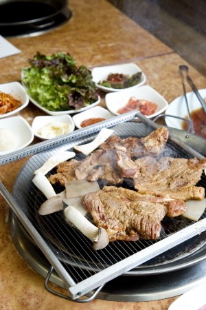 차원이 다르다! 수제·직화로 경쟁력확보 ‘숯불돼지갈비’