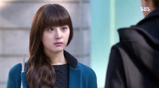 상속자들 김지원, 가을거리의 세련미 코발트블루 코트