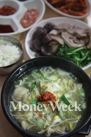국밥 먹고 초가에서 하룻밤