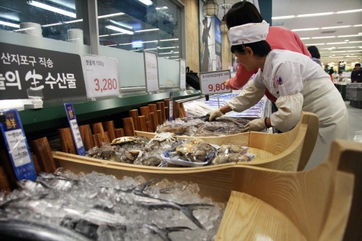 이마트, 수산물 진열방식 바꾼다..원물 그대로