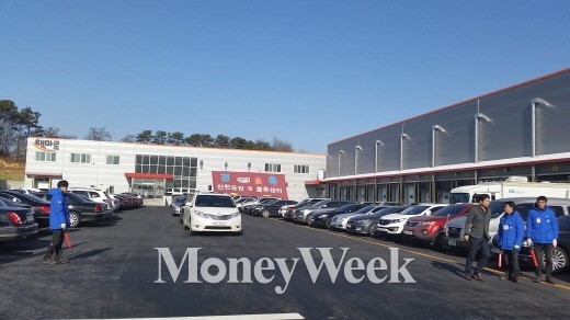 맘스터치, 맥도날드·버거킹·KFC와 경쟁.. 골목상권 공략으로 승부해