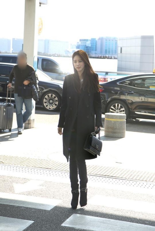 한예슬 공항패션, 드레스코드는 올블랙 ‘시크하고 도도하게~’