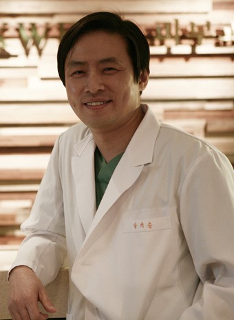 [남기순의 헤어라인 스토리⑤] 성형수술 못지 않은 헤어라인 교정, 주의할 점은?